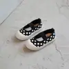 Zapatos de boca cuadrada para niñas coreanas Zapatos de lona Ola de Cerezas zapatos para bebés y niños pequeños jardín de infantes l 61 zapatos blancos pequeños