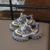 Zapatillas deportivas para niños, suela suave, nuevo estilo primavera 2026, zapatillas tipo "dad shoes" transpirables de malla para niños, antideslizantes, zapatillas para correr para niñas