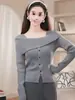 Tricô de Manga Comprida com Lapela Estilo Coreano Feminino 2025 Novo Outono Único e Bonito Top de Início de Outono