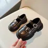 Zapatos Pequeños de Cuero para Niña 2025 Primavera Nuevos Punta Redonda Velcro Mocasines Estudiantiles Color Sólido Suela Suave Zapatos Individuales para Niña Modernos
