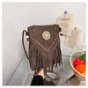 Bolsas Transfronteiriças para Mulheres Outono e Inverno 2025 Bolsa com Rebites e Franjas Bolsa Transversal Moda Tendência Estilo Europeu e Americano Bolsa Sela em Estoque