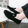 Sapatos Masculinos Primavera e Outono Novos Sapatos Masculinos Casuais Versáteis Modernos Estilo Coreano Slip-on Sapatos Preguiçosos Sapatos Masculinos