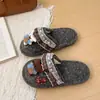 Zapatillas de casa de algodón planas de osito lindas y femeninas 2026 invierno zapatillas de encaje y pelo para mujer de punta cerrada