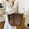Bolsa feminina grande capacidade vintage de alta qualidade 2026 nova moda versátil de ombro/sob o braço bolsa tote para o dia a dia