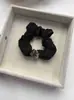 Goma para el pelo de letras con pedrería de alta gama, estilo de lujo ligero y simple, scrunchie de cuerda para el pelo para mujer, adecuado para moño o cola de caballo