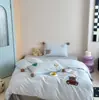 Conjunto de Quatro Peças Bordado de Algodão Puro de Alta Qualidade Classe A para Maternidade e Bebê, Conjunto para Estudante com Lençol e Capa de Edredom Ultra-Macios 100% Algodão Estilo Desenho Animado