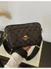 Bolso pequeño de moda transfronterizo para mujer 2026, bolso de hombro para mujer, bolso de alta gama elegante para teléfono móvil, bolso cruzado, nuevo diseño versátil