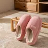 Zapatillas de Algodón Cálidas para el Hogar para Mujer 2026 Nuevas Otoño/Invierno Interiores Antideslizantes Felpa Plus Suela Gruesa Suave Zapatos de Algodón para Pareja para Hombre