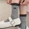 Calcetines florales para mujer con puños de burbuja, estilo japonés de moda, combinación de colores gris y morado, doble lazo de color contrastante, calcetines de media pantorrilla, calcetines apilados