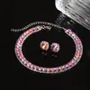 Pendientes Cuadrados Coloridos con Tachuelas de Diamante Europeos y Americanos Super Hada Gentil Moda para Viajar Cadena para Clavícula Conjunto de Joyería de Lujo Ligero Alta Gama