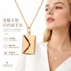 Collar de sobre minimalista transfronterizo de acero de titanio chapado en oro para pareja, colgante grabado, cadena para la clavícula personalizada creativa, joyería, regalo
