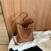 Bolsa de Balde Tecida Retrô Transfronteiriça de Alta Qualidade Grande Capacidade Bolsa de Ombro de Luxo Leve Design de Nicho Versátil para o Dia a Dia Bolsa de Mão