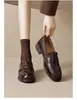 Mocassins Retro de Solado Macio Feminino 2026 Outono Novo Bico Redondo Solado Grosso Aumenta Altura Slip-on Pequenos Sapatos de Couro Sapatos Únicos Feminino
