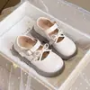 Sapatos de Couro para Meninas 2025 Outono Novos Sapatos de Princesa de Solado Macio para Meninas Sapatos Escolares para Crianças Médias e Grandes Sapatos de Performance Infantil