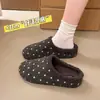Chinelos Meio Sapato Birkenstock com Solado Grosso, Estampa de Bolinhas e Pelúcia, Biqueira, Calçados Externos Femininos 2026 Novo Outono/Inverno, Mula Preguiçosa Birkenstock, Sapatos de Algodão