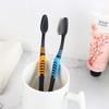 Escova de dentes cerdas macias adulto uso doméstico limpeza manual cuidados escova de dentes de carvão de bambu limpador de revestimento da língua escova de dentes com escova de limpeza de revestimento da língua integrada