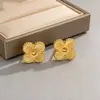 Bestseller transfronterizo collar y pendientes de trébol de cuatro hojas grabados de acero de titanio 18K que no se decoloran, joyería de moda de lujo ligero, venta directa de fábrica