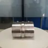 Conector Roscado Direto para Tubo com Ranhura em Aço Inoxidável Acessórios de Guarda-corpo Escada Corrimão Fundição de Precisão Abertura com Fenda Direto da Fábrica