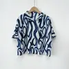 Fornecimento Direto da Fábrica Top Estilo Miyake Feminino Gola Lapela Solto Roupas Femininas Manga Curta Atacado Moda Redutor de Idade Casual Versátil Camiseta