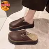 Zapatos de algodón gruesos y mullidos estilo Birkenstock para mujer, diseñados para uso en exteriores en la temporada otoño/invierno 2026, con un diseño de slip-on para ponérselos fácilmente, proporcionando calidez y comodidad tanto para uso en interiores como en exteriores