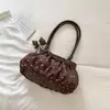 Bolso de mano de lunares estilo coreano, relajado y elegante, un nuevo diseño 2026, perfecto para el trabajo, los desplazamientos y los viajes.