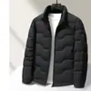 Jaqueta de Penas Masculina 2026 Outono/Inverno Gola Alta Tricotada Versão com Zíper Jovem Casual de Negócios Casaco Curto Quente de Penas