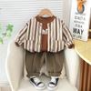 Conjunto de casaco infantil com listras verticais Primavera e Outono novo para meninos bebês estilo western esportivo conjunto de três peças entrega única