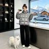 Moda de Invierno 2026 Pareja Tallas Grandes Chaqueta de Algodón para Mujer Suelta Engrosada Cálida Sensación de Alta Gama Chaqueta Acolchada Ropa de Abrigo