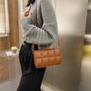 Bolso para Mujer con Relieve Simple Nuevo 2026, Bolso de Hombro/Axila de Influencer Estilo Callejero de Moda, Bolso Pequeño Cuadrado Cruzado