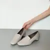 Versión de Piel de Oveja~Moda Versátil Simple Punta Cuadrada Pequeña Temperamento de Viaje Versátil Zapatos Pequeños de Cuero Mocasines Casuales para Mujer
