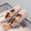 Sapatos Hanfu para Meninas 2025 Verão Novo Sapatos Individuais de Princesa Estilo Chinês Bordados para Saia Ma Mian Sapatos de Couro para Meninas Tendência
