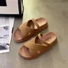 Chinelos baixos femininos para exterior de verão novos casuais estilo Chanel sandálias de sola grossa chinelos estilo muffin fada moda