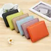 Nova Moda 80% de Desconto Carteira Feminina em Cores Doces, Estilo Curto, Porta-Cartões Requintado para Meninas, Pequena Clutch de Couro Granulado Unissex Atacado