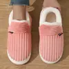 Sapatos de algodão de geração transfronteiriça inverno 2024 novo calçado externo raiz de bolsa forrado com fleece interno quente sola grossa chinelos de algodão atacado