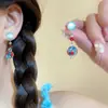Pez nadando en el cielo azul, Colgante de carpa azul, Pendientes de perlas para mujer, Pendientes adecuados para el verano, Pendientes de diseño nicho