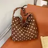 Bolsa de bolinhas feminina 2026 novo estilo verão popular moda sensação de alta qualidade retrô bolsa de ombro única bolsa tote de grande capacidade