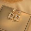 Nuevos pendientes de plata de moda con microincrustaciones, exquisitos pendientes de estilo Chanel retro de palacio con perla cuadrada de alta calidad para mujer.