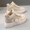 Sapatos de plataforma de cano alto com sola grossa para mulheres 2026 novo estilo de inverno forrados com pelúcia sapatos brancos que aumentam a altura tênis versáteis estilosos para mulheres