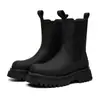 Otoño 2026 Nuevo Estilo Juvenil Punta Redonda Gamuza Caña Alta Media Pantorrilla Suela Gruesa Sin Cordones Planos para Hombre Botas Martin 9883-R