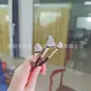 Brocha Pequeña de Hierro para Corrector, Triángulo Oblicuo, Cobertura Precisa de Ojeras, Surcos Nasogenianos, Círculos Oscuros, Brocha de Maquillaje sin Rastro, Portátil, Cerdas Suaves