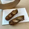 Novos sapatos rasos de camurça versáteis, macios, com sola flexível e fivela para o verão de 2026, sapatilhas, sapatos Mary Jane, saia, estilo retrô plano
