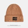 Gorro de punto coreano para mujer, cálido gorro de invierno con protección para los oídos, grueso, resistente al viento y al frío, gorro de lana con letras