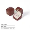 Caja de joyería octagonal de cuero estilo europeo vintage con arco y etiqueta dorada, lujo ligero con sensación de alta gama, embalaje de joyería noble para exportación transfronteriza