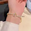 Pulsera Cuadrada de Azúcar con Lazo de Corazón Femenino Lujo Ligero Nicho Alta Gama Dulce Linda Joyería de Mano Pulsera de Temperamento Exquisito