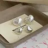 Berzalaya 2025 Novos Brincos Elegantes de Pérola em Formato de Floco de Neve Estilo Coreano para Mulheres, Brincos de Alta Qualidade Modernos e Simples em Formato de Coração