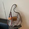 Bolsa Tote Popular de Grande Capacidade Transfronteiriça para Mulheres Outono e Inverno 2026 Nova Mochila de Ombro Tendência Retrô com Estampa de Leopardo