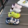 Nuevos zapatos deportivos slip-on de otoño e invierno para niños y niñas, zapatos infantiles de piel con suelas suaves, zapatos casuales de moda