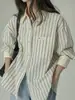 Camisa Casual Versátil de Algodón con Textura, Rayas y Parches, Estilo Universitario Fresco