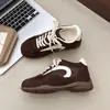Zapatos Deportivos Casuales de Cuero Retro de Punta Cuadrada Cómodos para Primavera Otoño Nuevos con Aumento Interno de Altura para Mujer Bloques de Color Entrenador Alemán 2026