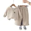 Conjunto de forro polar para niñas estilo coreano con delicado brillo y detalles de conejito bordados, que incluye un cárdigan con capucha combinado con pantalones largos a juego.